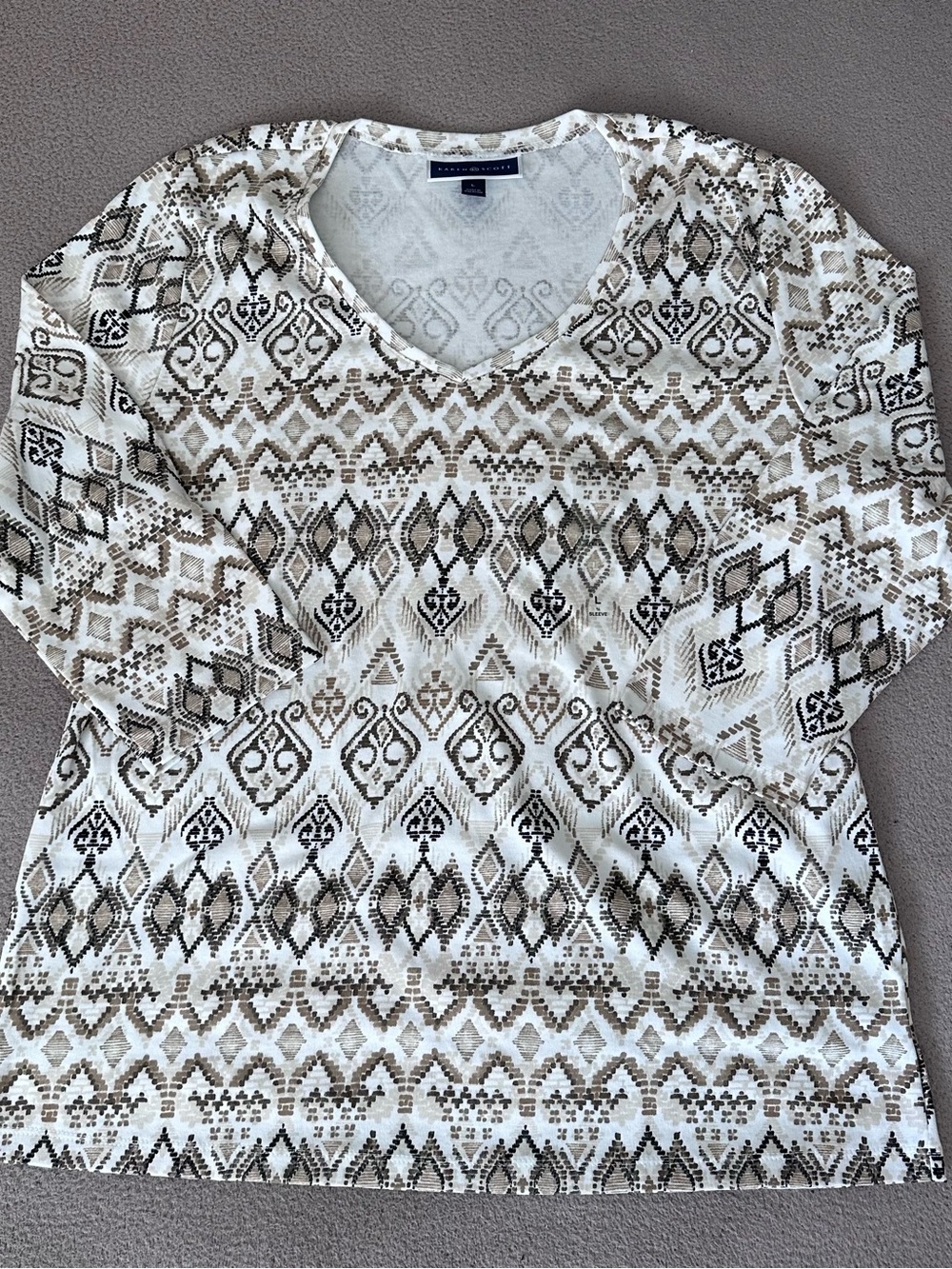 Karen Scott Womens V-Neck T-Shirt White Brown Geometric Aztec Ikat Top Sz L NEW